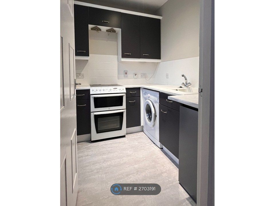 Property photo 2 of 18 Kitchen