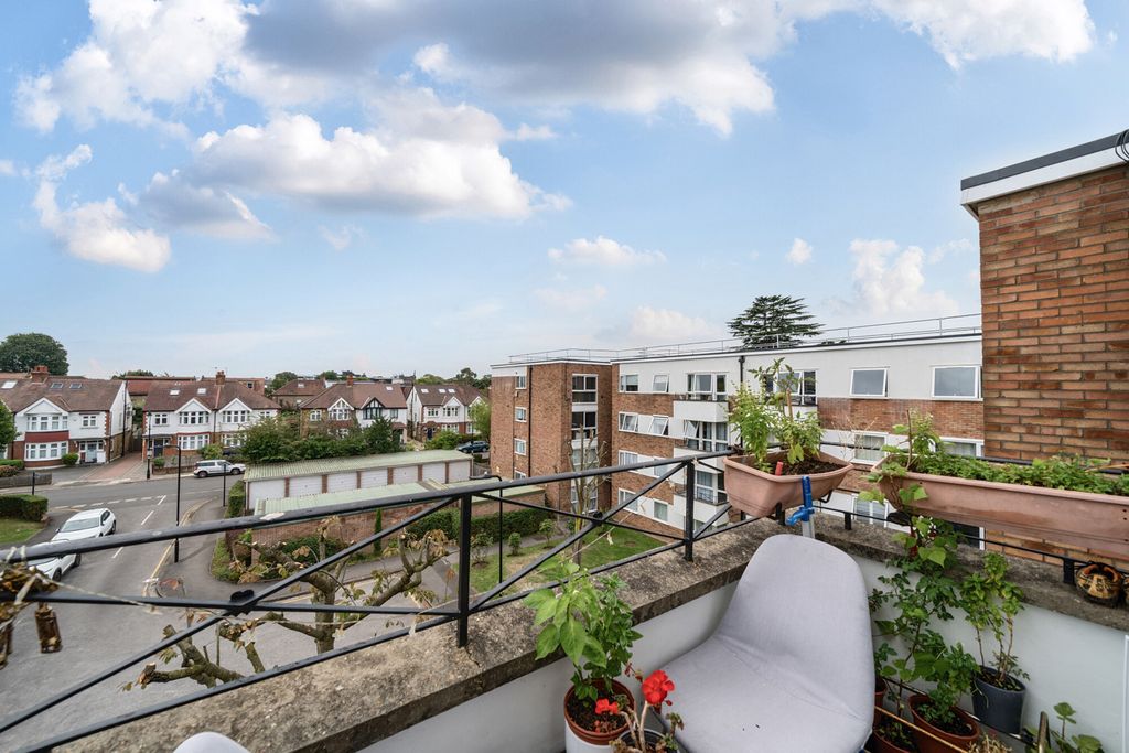 Property photo 3 of 21 1335566-9-689487A...