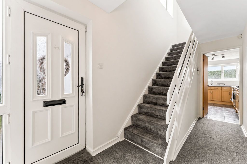 Property photo 3 of 29 Photograph 4