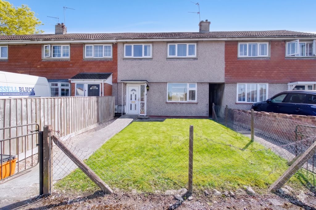 Property photo 1 of 12 Front - Ewemove Swindon South
