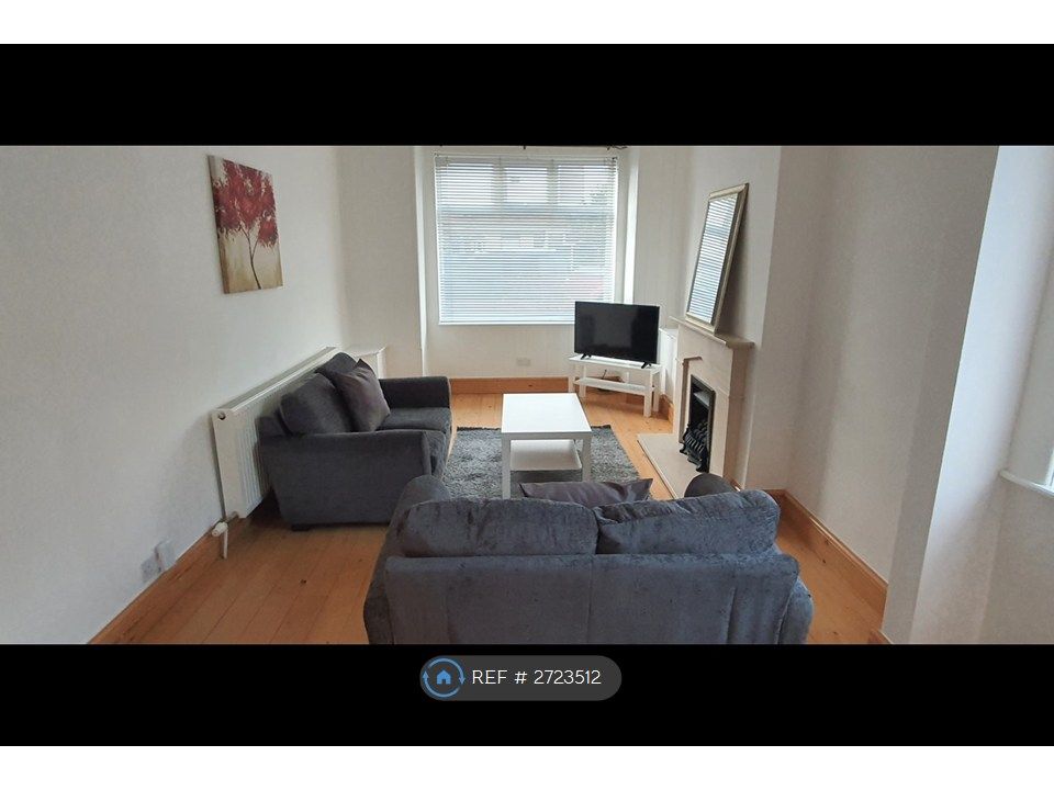 Property photo 1 of 11 Living Room