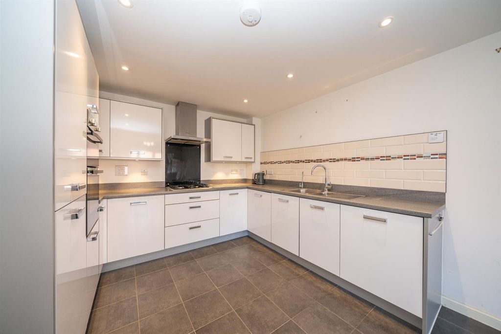 Property photo 2 of 20 Kitchen