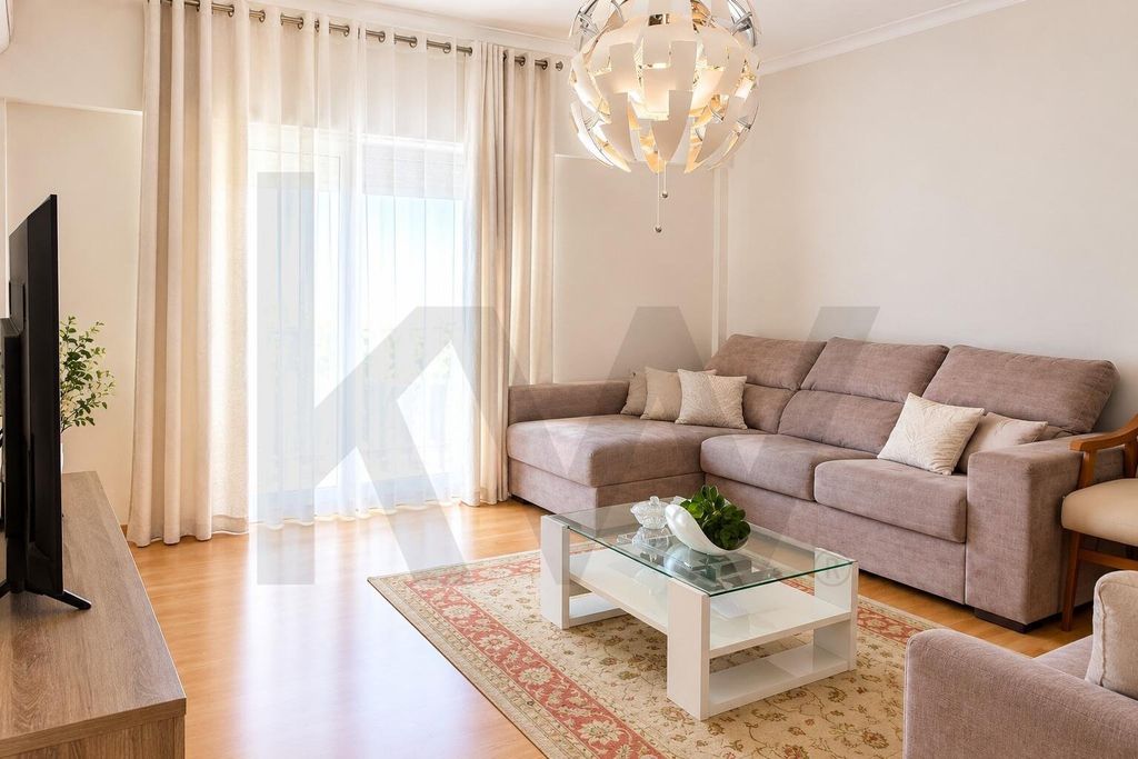Property photo 1 of 17 Three-Bedroom Apartment, Ramada–Odivelas – Quality