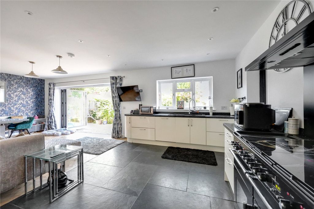 Property photo 3 of 27 Picture No. 35