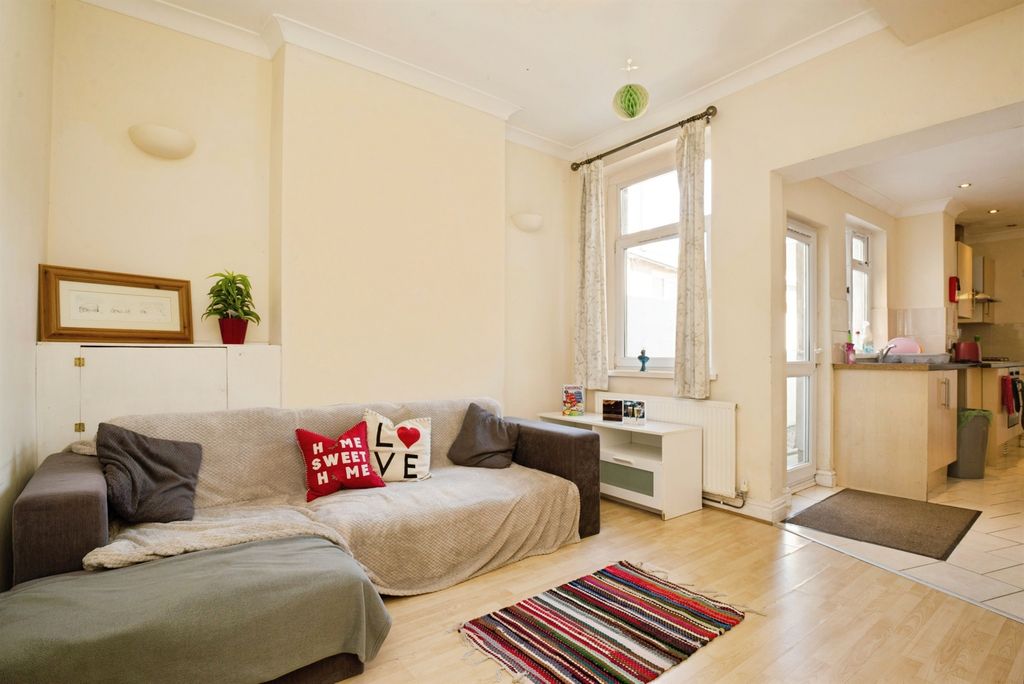 Property photo 3 of 17