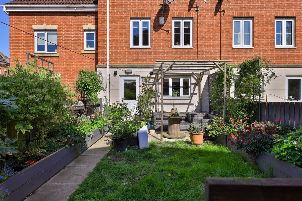 Property photo 2 of 19