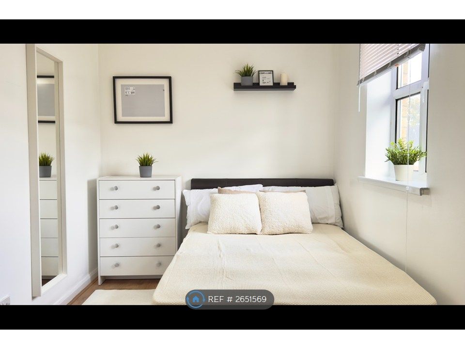 Property photo 2 of 15 Bedroom