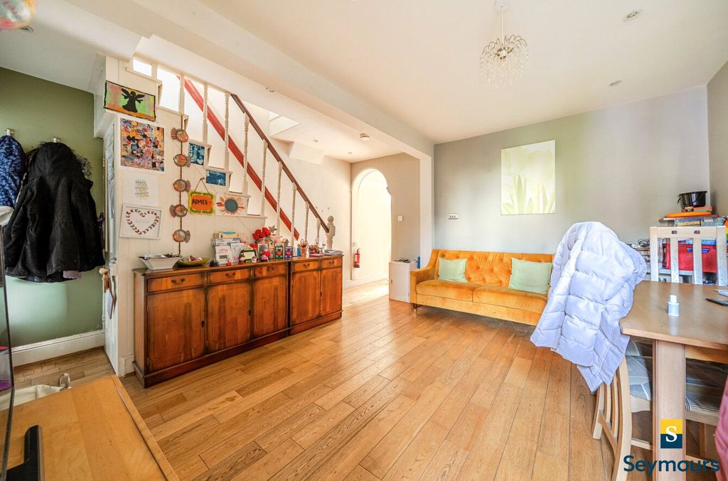 Property photo 3 of 19 Dining Room