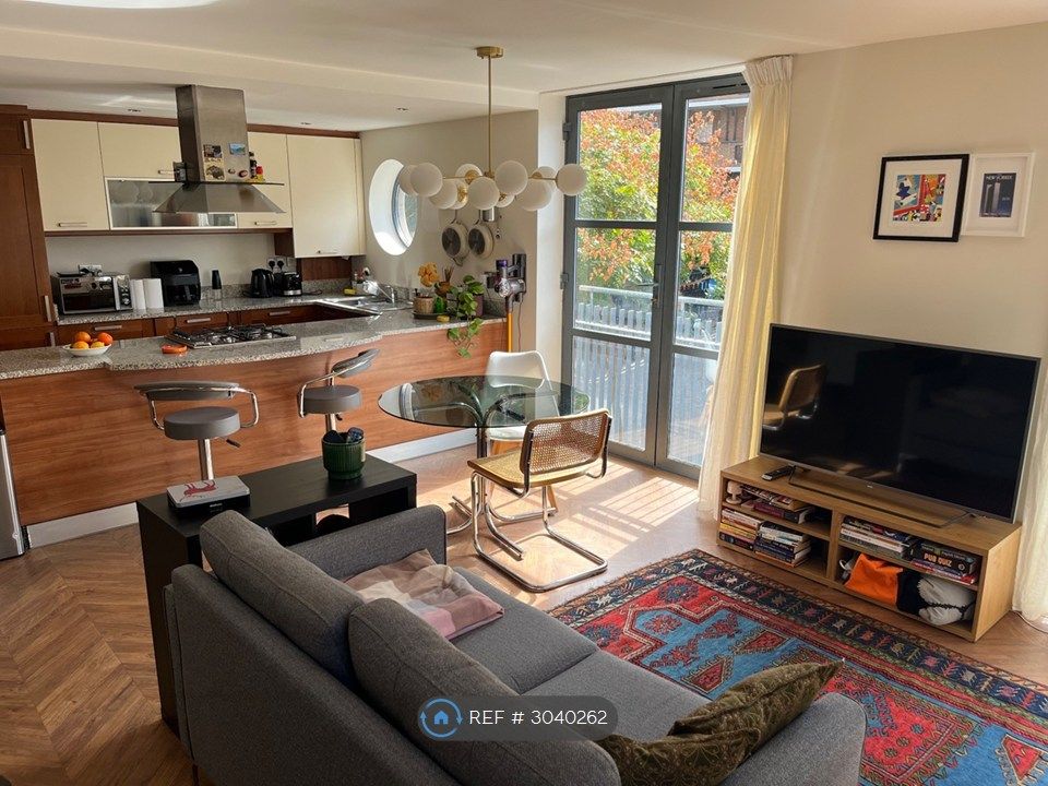 Property photo 2 of 11 Living Room &amp; Kitchen