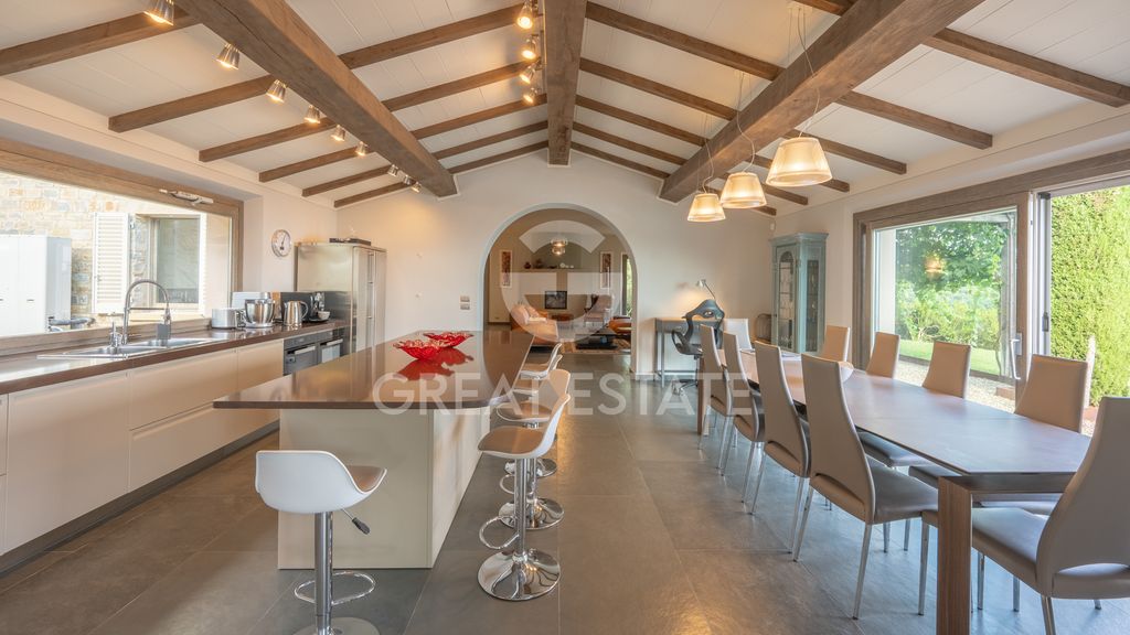 Property photo 2 of 69 Interiors