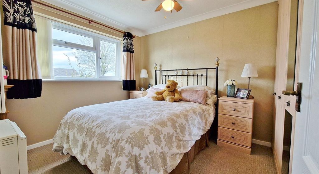 Property photo 3 of 17 Bedroom One