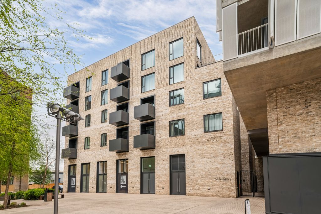 Property photo 2 of 17