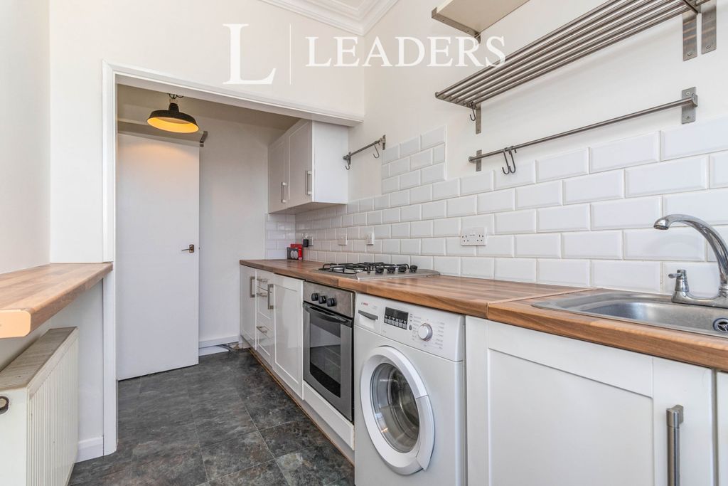 Property photo 3 of 8 Kitchen
