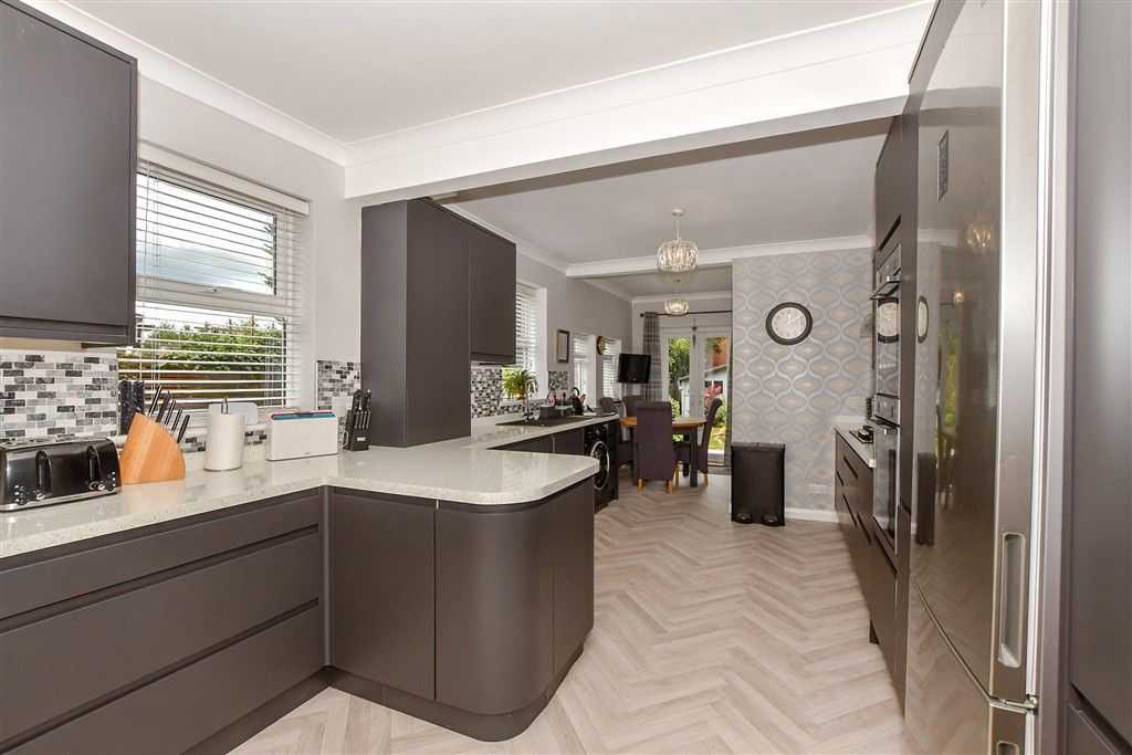 Property photo 3 of 19 Kitchen