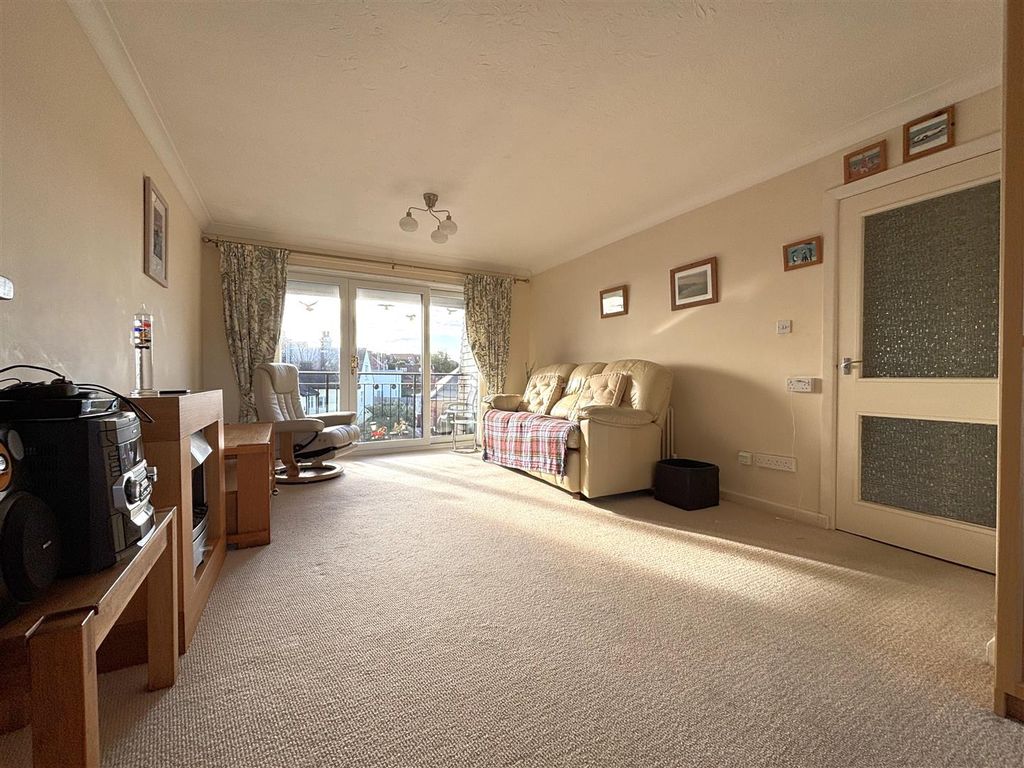 Property photo 2 of 21 4