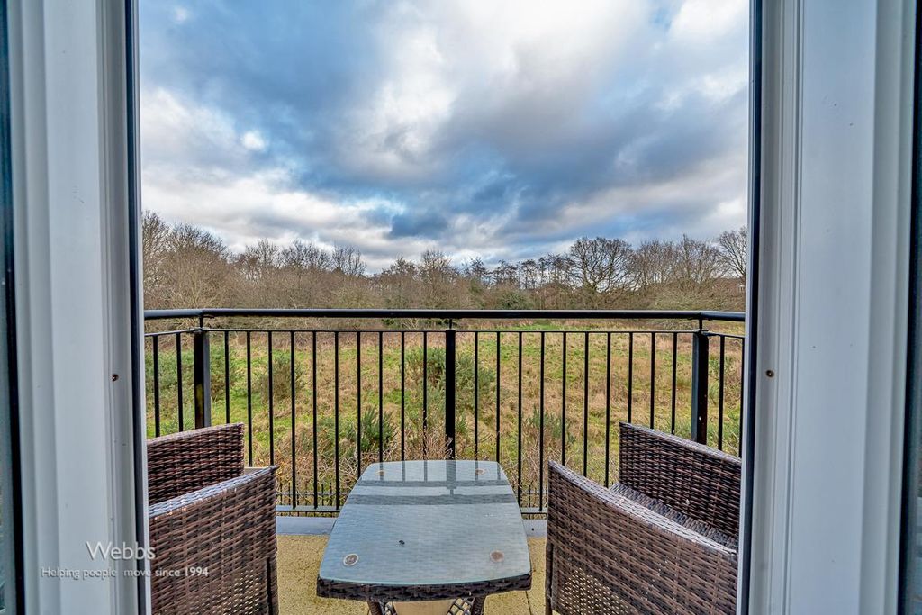 Property photo 2 of 21 Â© Webbs Estate Agents Â© (18 Of 124).Jpg