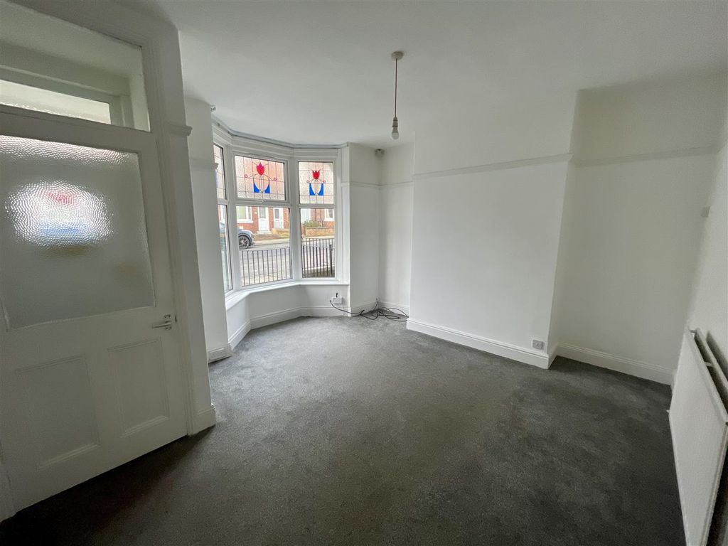 Property photo 2 of 9 Lounge