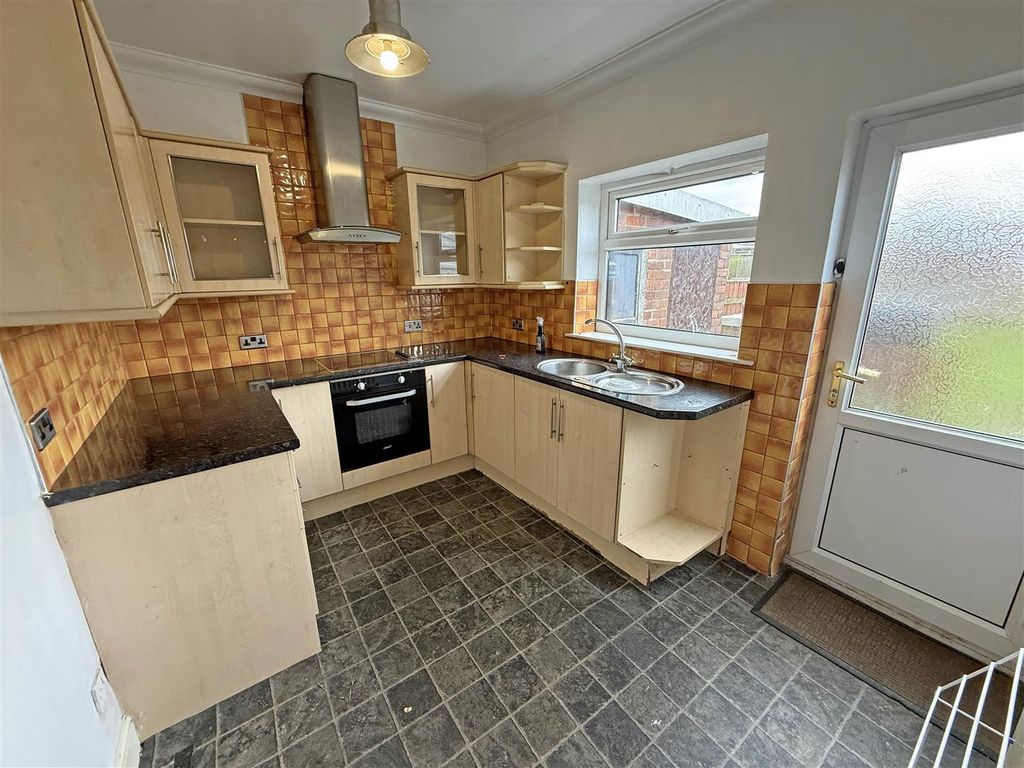 Property photo 3 of 9 Kitchen.Jpg