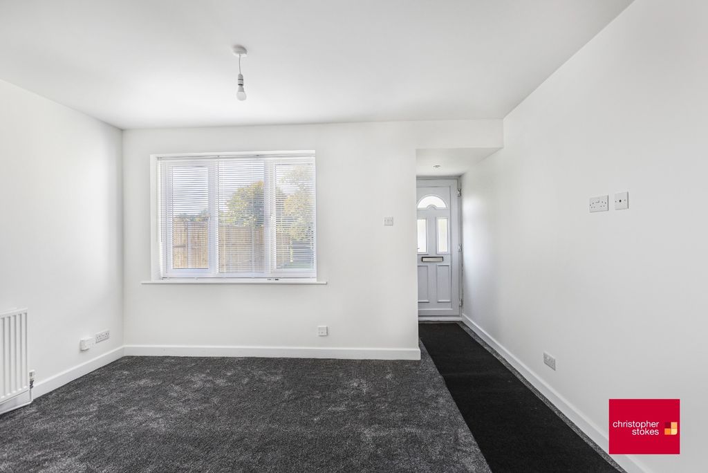 Property photo 3 of 8 5002392