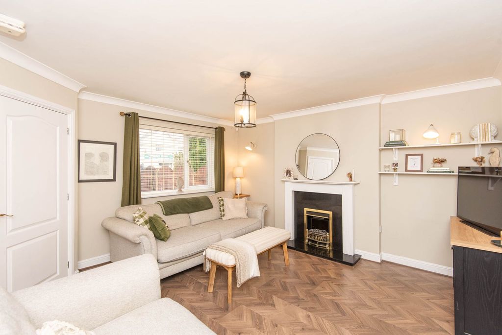 Property photo 2 of 25