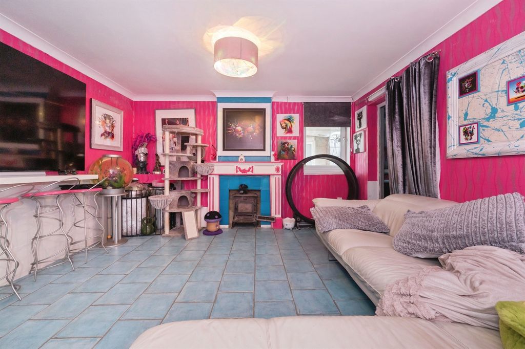 Property photo 2 of 22