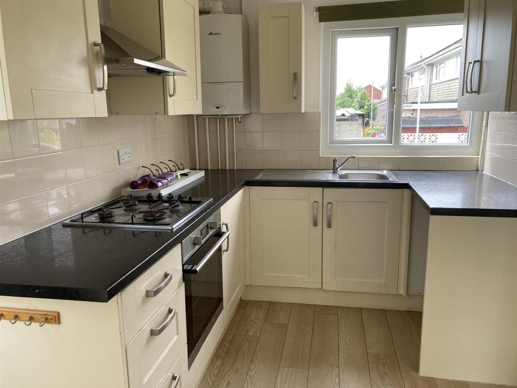 Property photo 3 of 16 Kitchen 2.Jpg