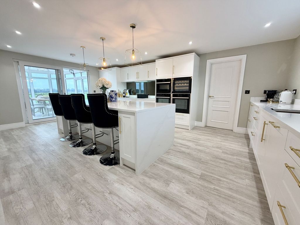 Property photo 3 of 37 Kitchen