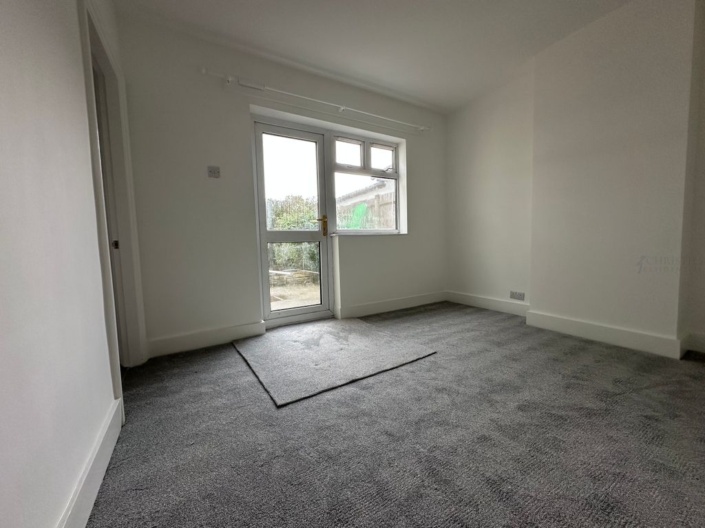 Property photo 3 of 8 Lounge.Jpeg