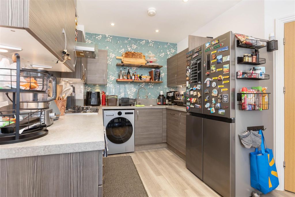 Property photo 3 of 15 30 Beatrice Place-8.Jpg