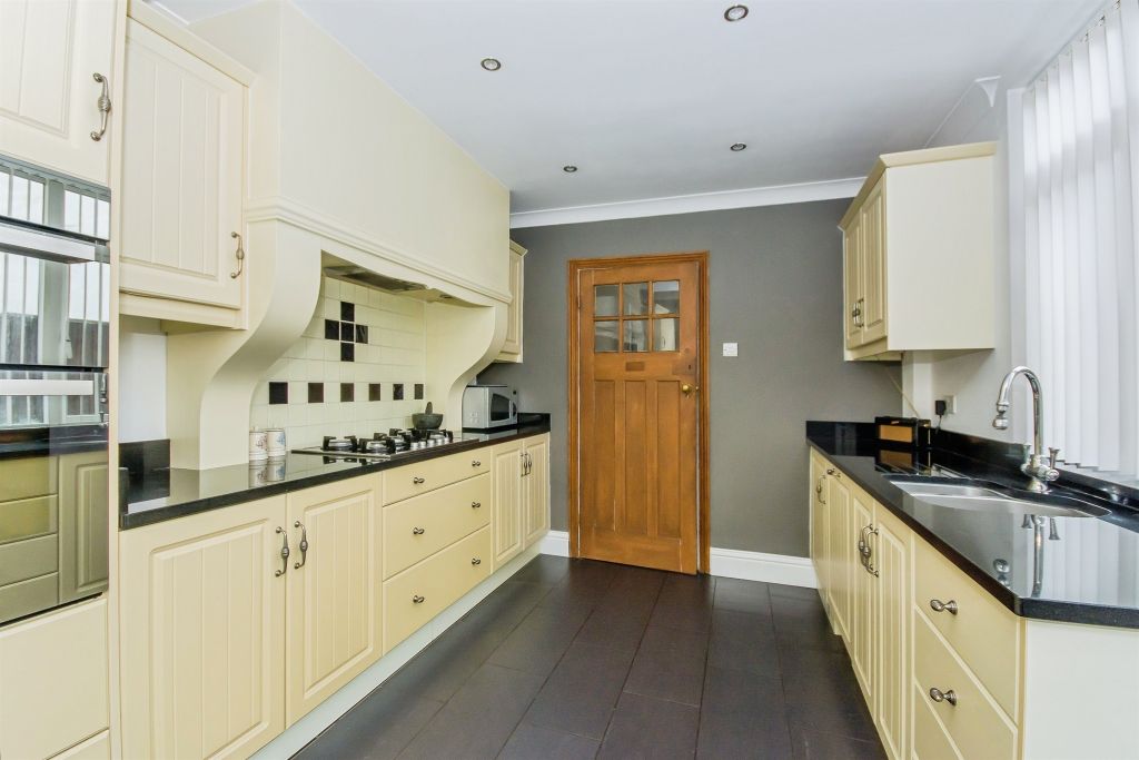 Property photo 2 of 24