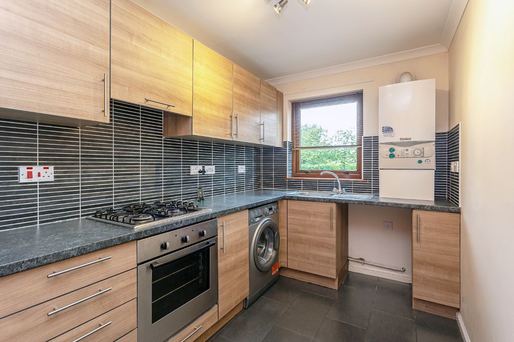 Property photo 3 of 12