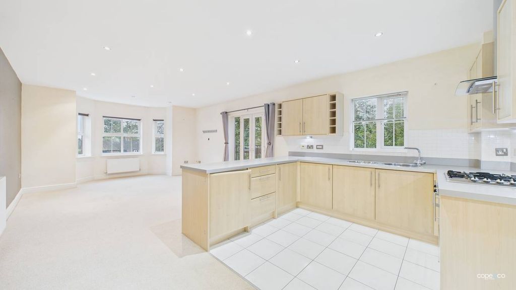 Property photo 2 of 15 4828674