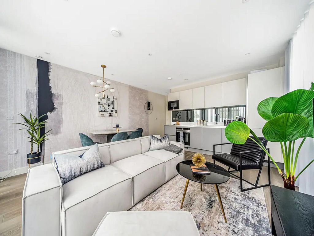 Property photo 1 of 23 Living Room