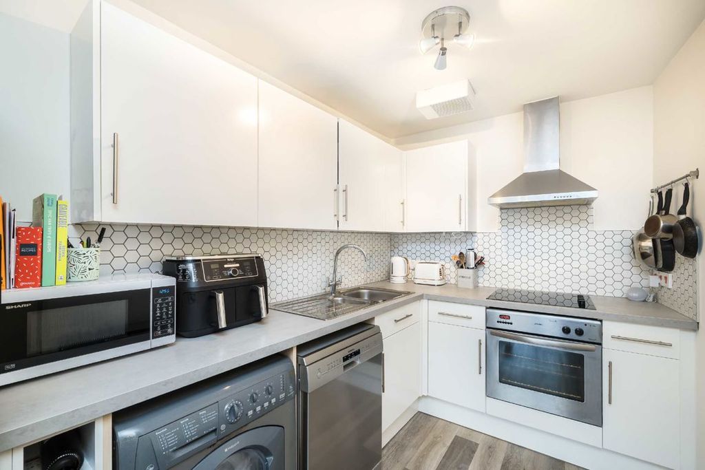 Property photo 3 of 6