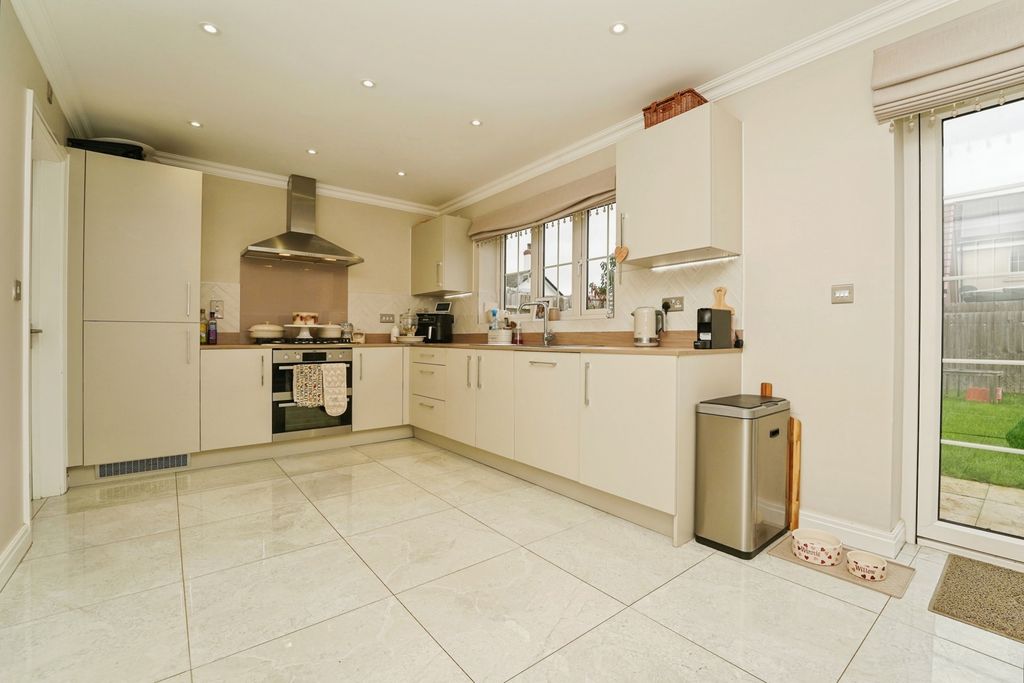 Property photo 2 of 17 Pbox-Img.Jpg
