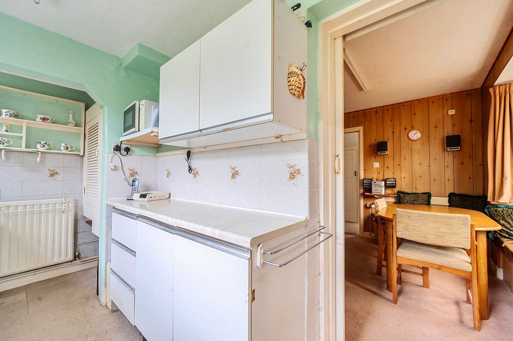 Property photo 3 of 18 Kitchen