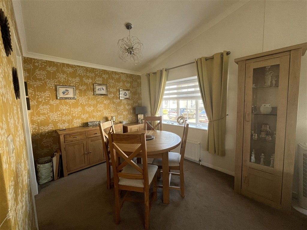 Property photo 3 of 11 Dining Area