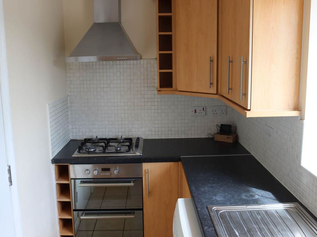 Property photo 3 of 9 Image00024