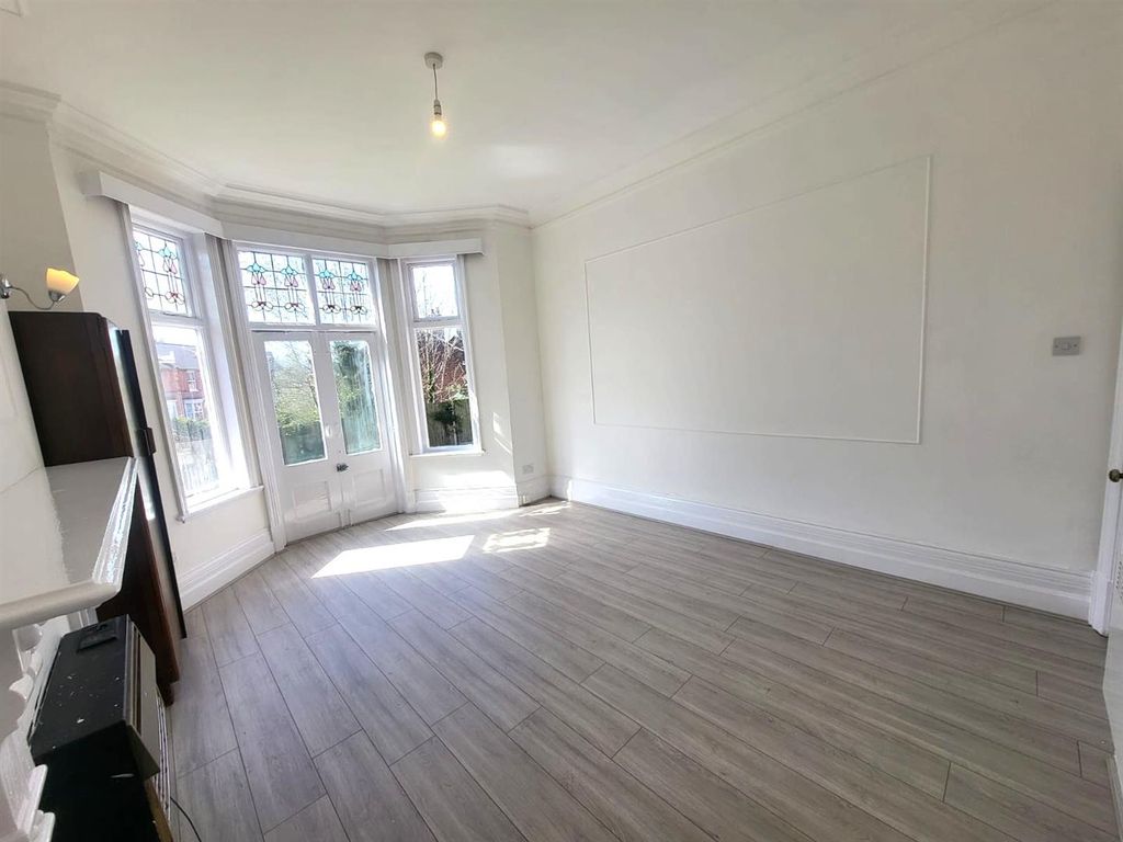 Property photo 2 of 12 Studio Pic 1