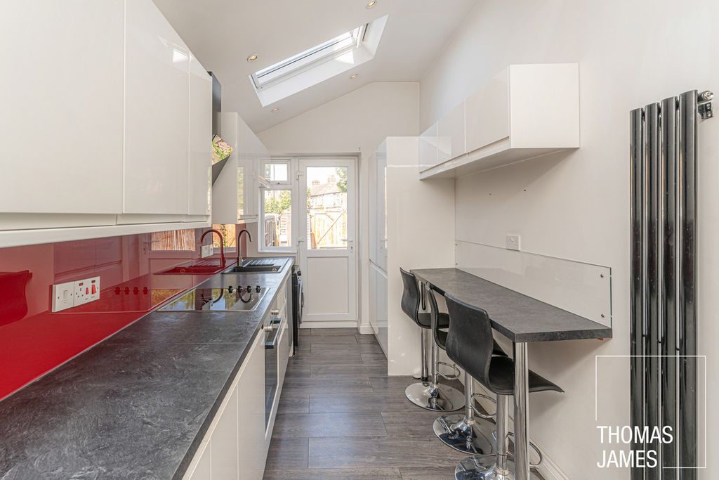 Property photo 2 of 20