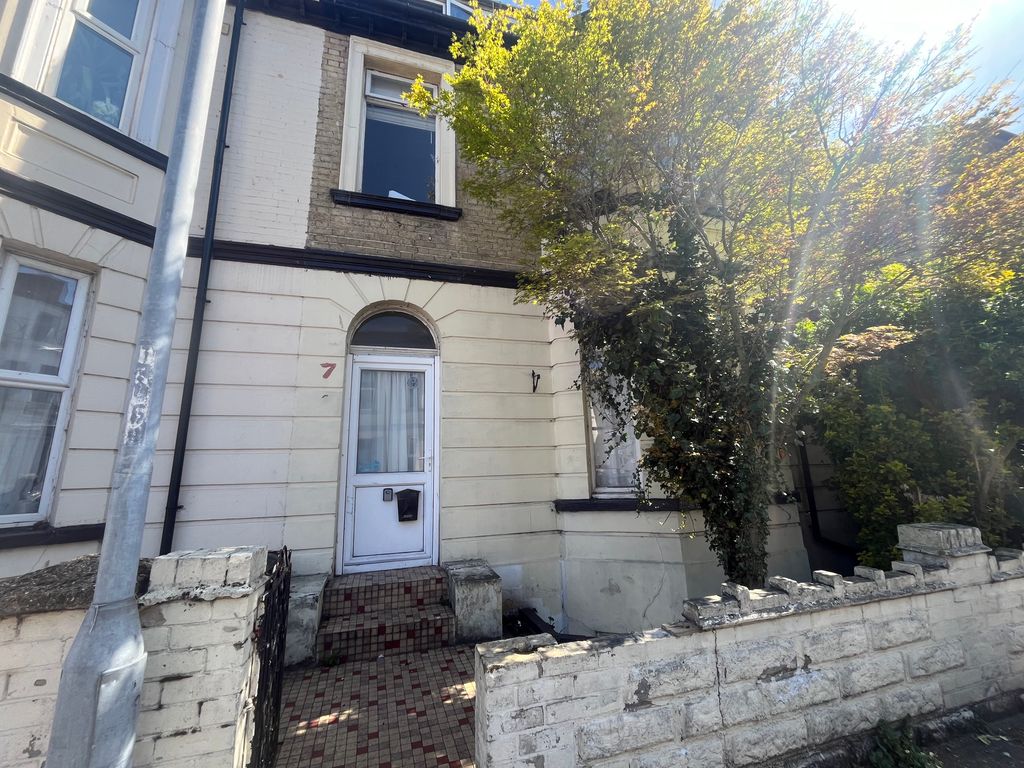 Property photo 1 of 2 Front