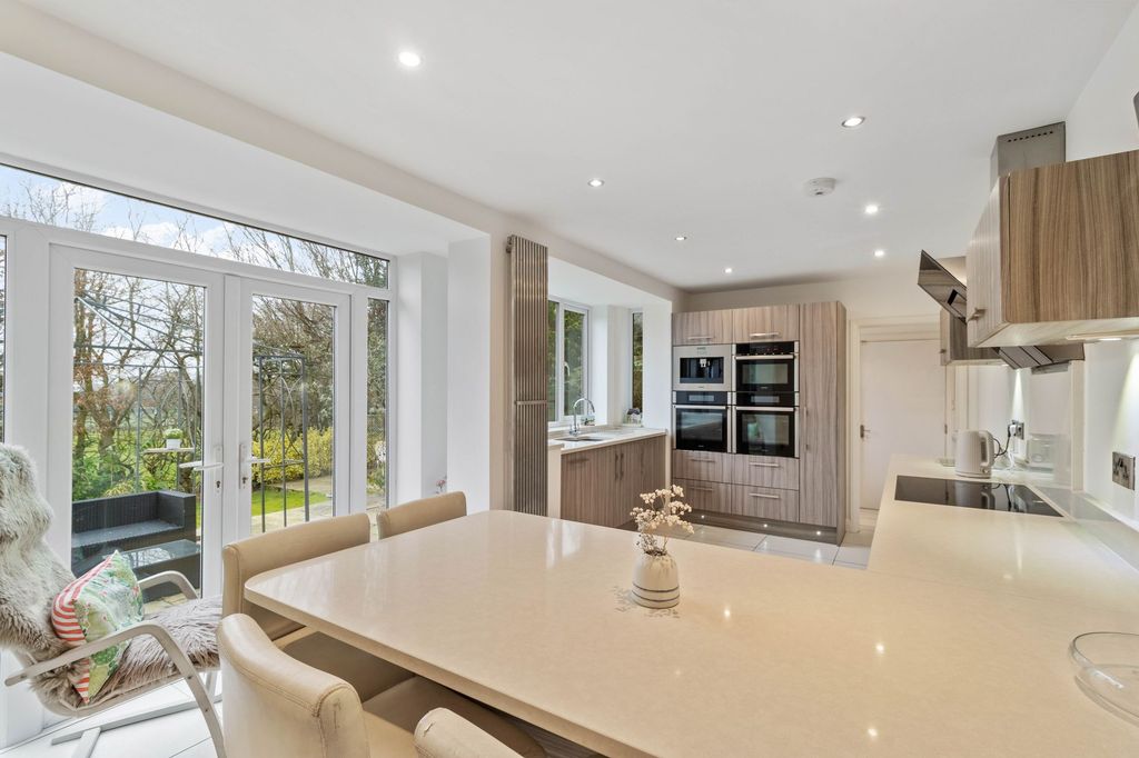 Property photo 3 of 39