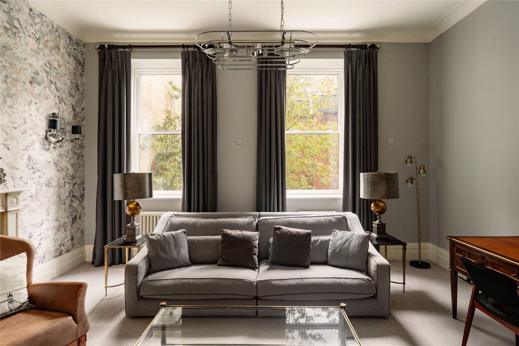 Property photo 2 of 10 Reception