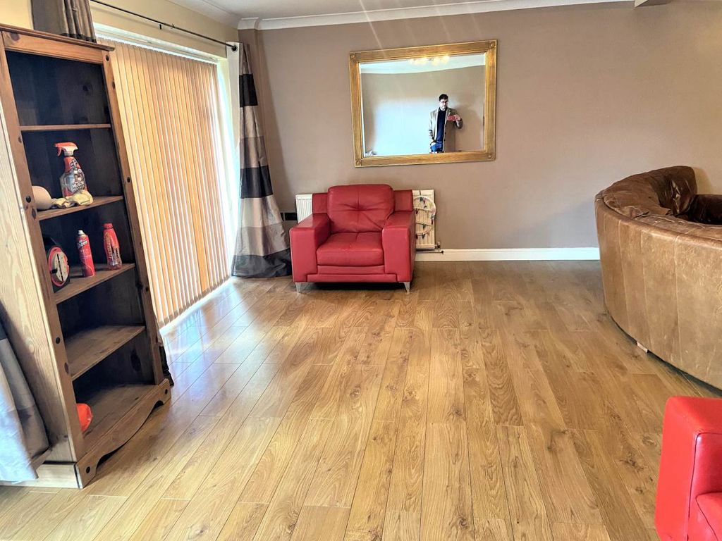 Property photo 3 of 8 Communal Chill Out Room B