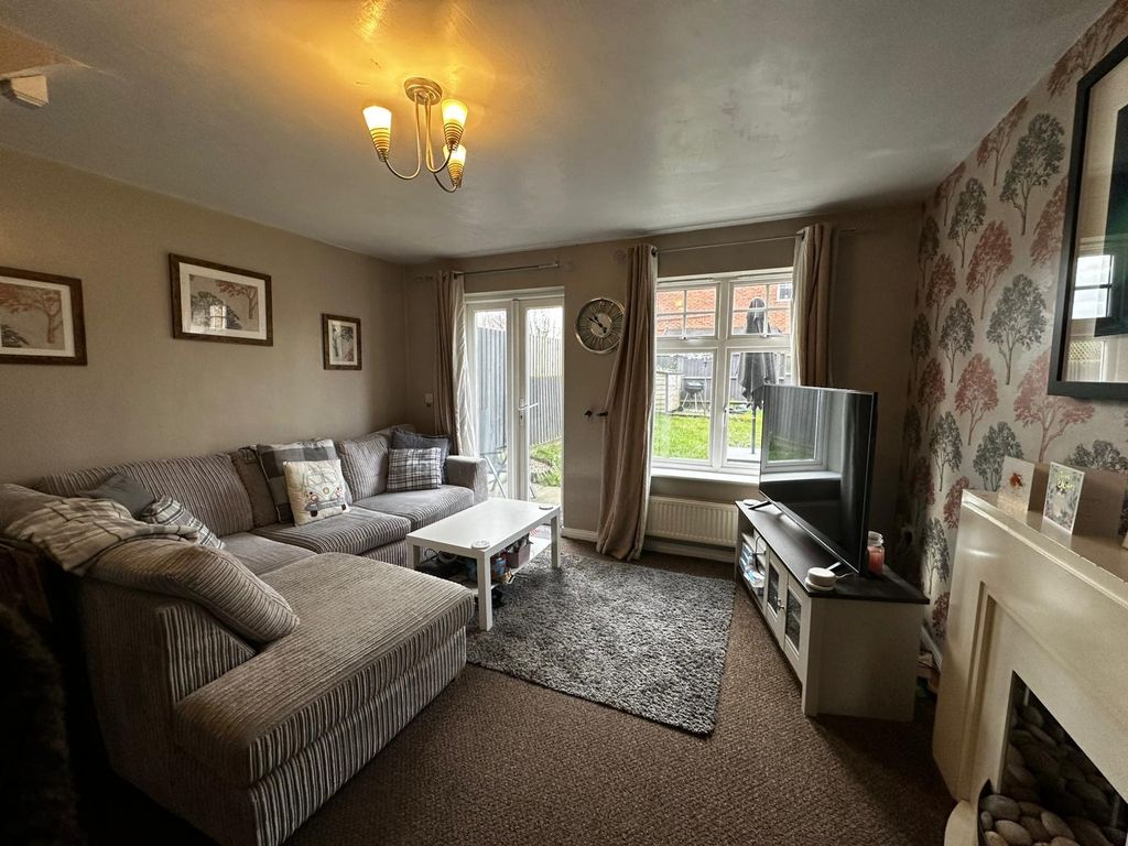 Property photo 2 of 6 Lounge