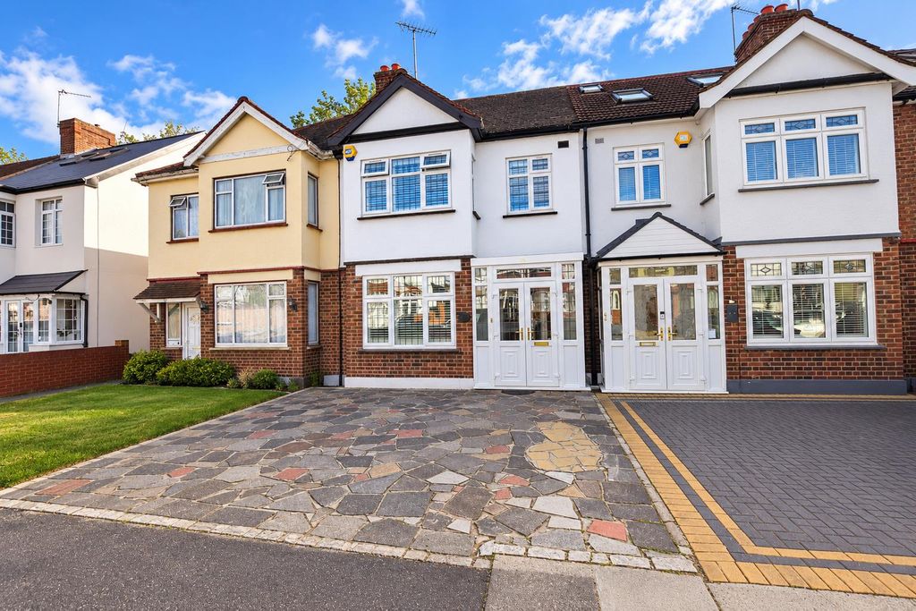 Property photo 1 of 8 Sunny Terraced Homes And Driveways.Png