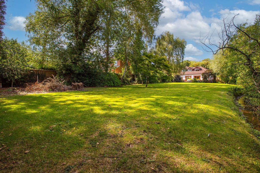 Property photo 3 of 28