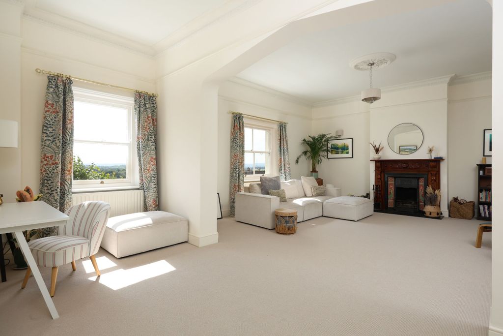 Property photo 3 of 37