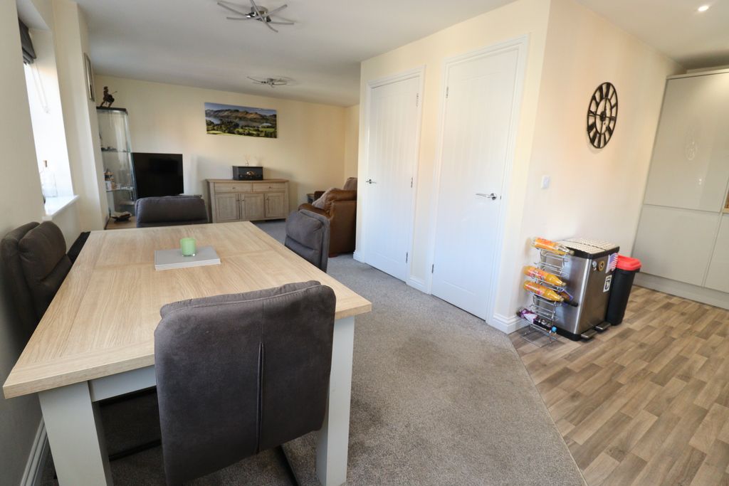 Property photo 3 of 15 Img_4338