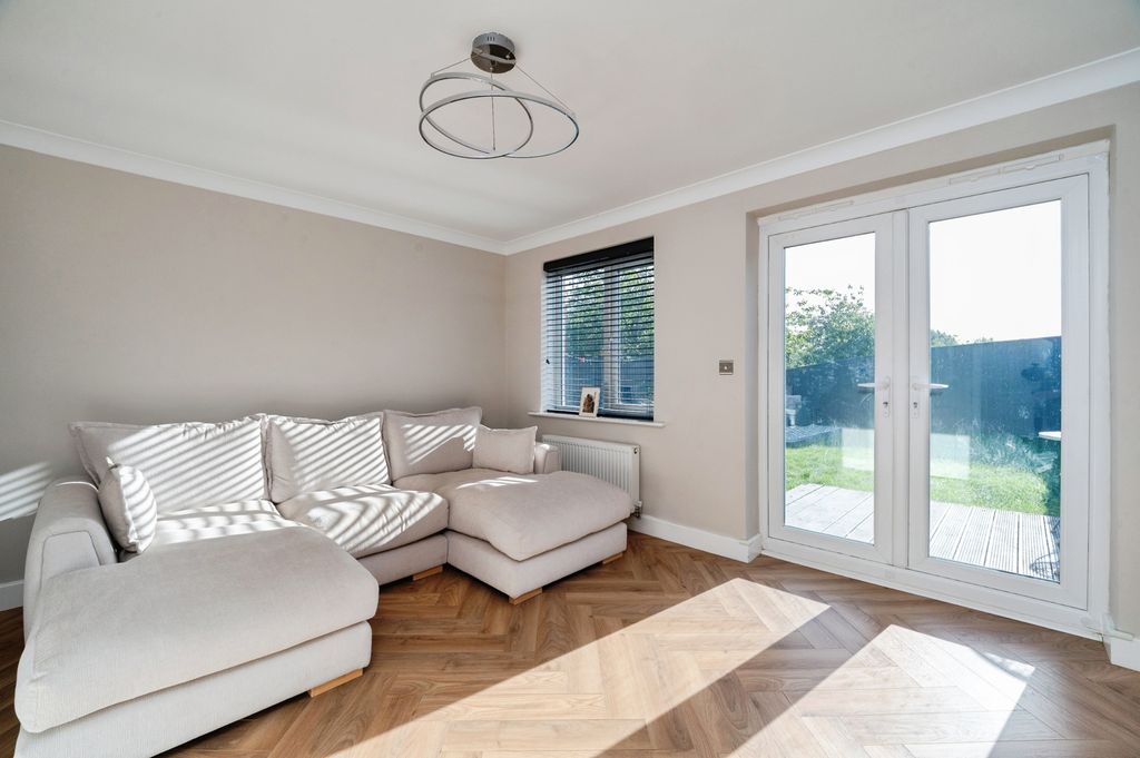 Property photo 3 of 23 Pbox-Img.Jpg
